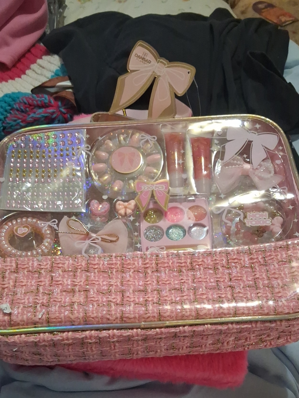 PinkKids Cosmetic Play Set with Bow Accent 220 Pieces